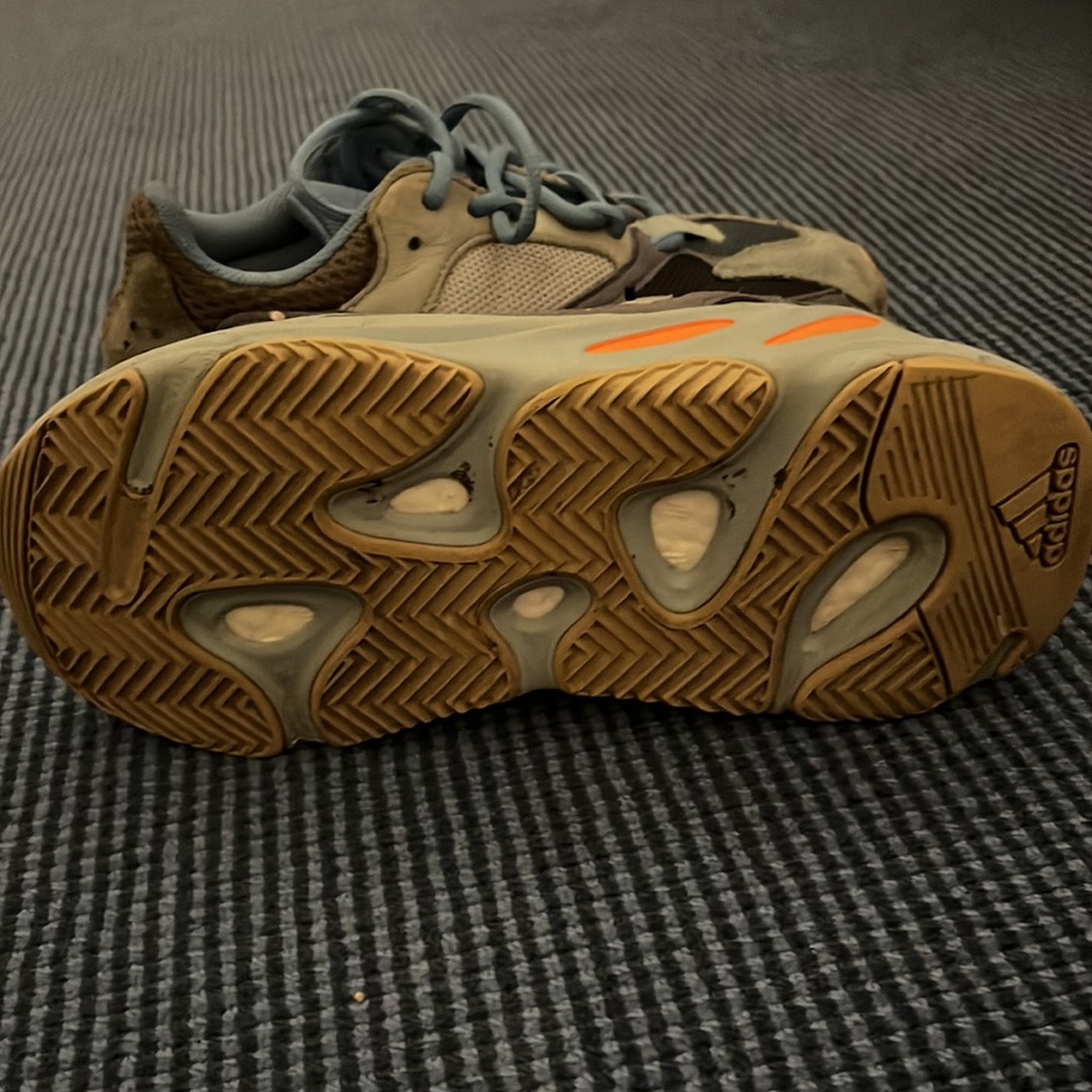 Yeezy - Picture 6 of 8